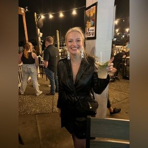 Meet your Posher, Natalie